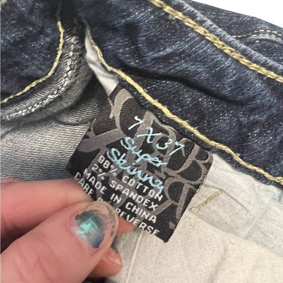 Royal Blue - Women’s Embroidered Cuffed Skinny Jeans Size 7 (30”W) - Picture 5 of 7